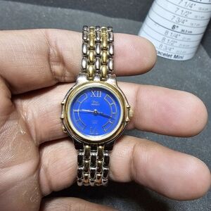 Timex Indiglo Women Quartz Watch Silver Gold Tone Working Blue Roman Dial shows